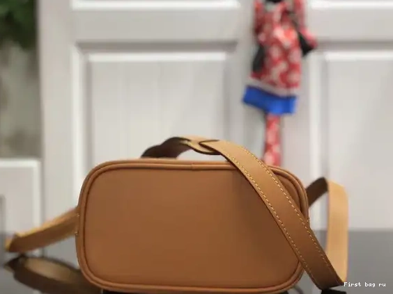 First bag ru LOUIS CHALK BAG VUITTON 0515